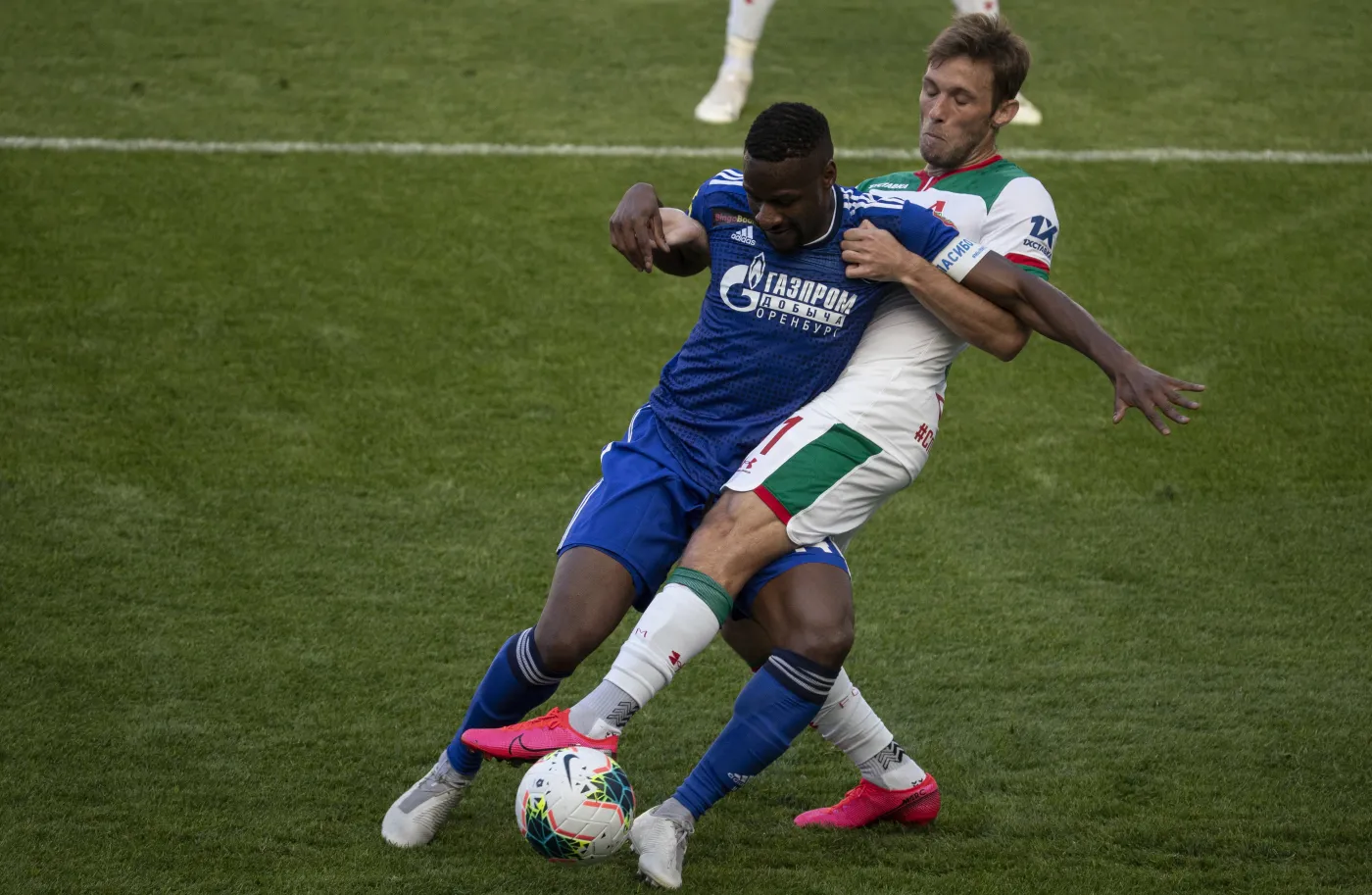 Krychowiak i Rybus z trzema punktami. Szymański zakażony koronawirusem