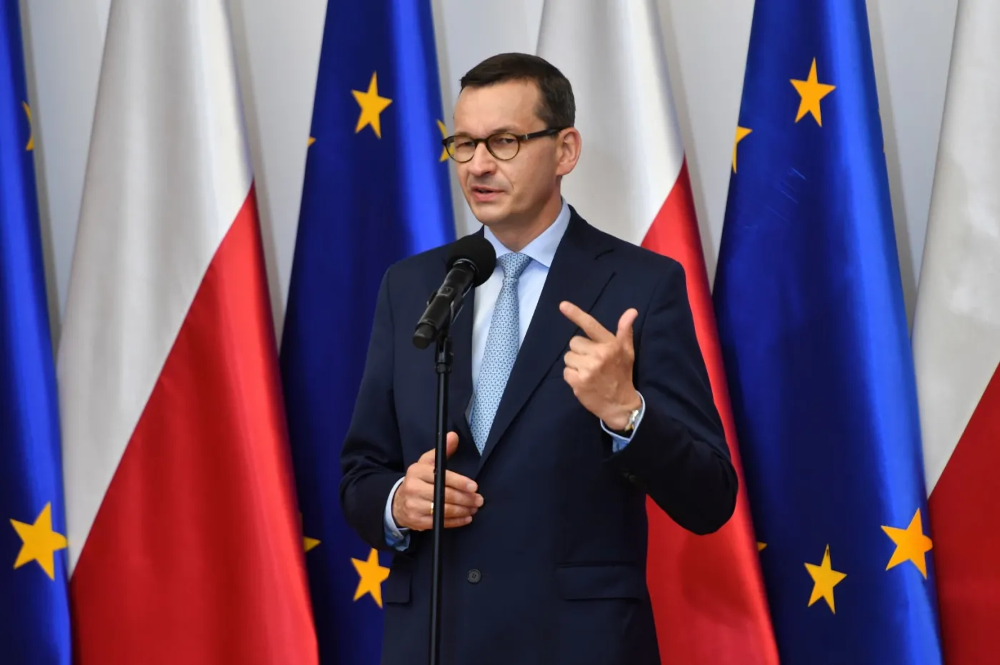 Poparcie dla rządu Morawieckiego spada? SONDAŻ CBOS
