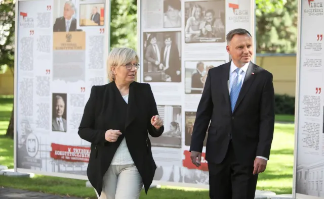 Prezydent Duda i prezes Przyłębska na wystawie poświęconej Lechowi Kaczyńskiemu [FOTO]