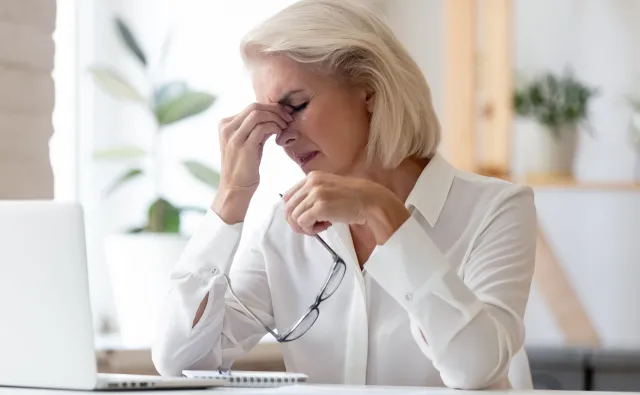 Nie tylko terapia hormonami. Jak łagodzić menopauzę?