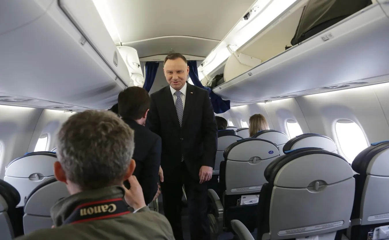 Komorowski o locie Dudy: Widać, że się nie nauczył na doświadczeniu Kaczyńskiego i Polski