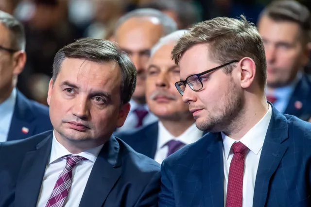 Organizacje NGO jak "zagraniczni agenci". Kontrowersje wokół projektu Ziobry i Wosia