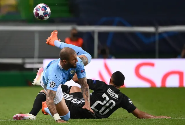 Sensacja w Lidze Mistrzów! "Kopciuszek" z Lyonu pokonał "gigantów" z Manchesteru