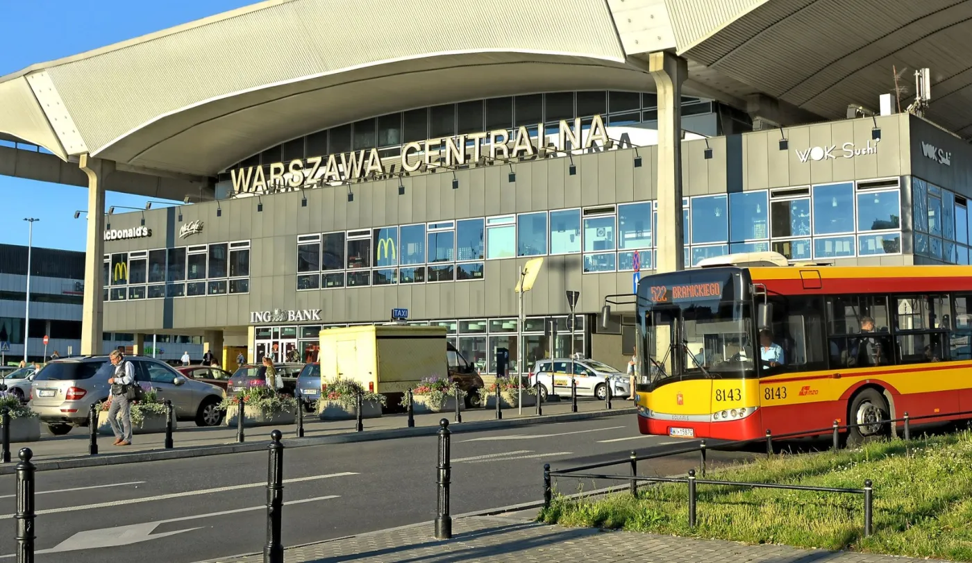 Pijany kierowca autobusu miejskiego w Warszawie. Pasażerka wezwała policję