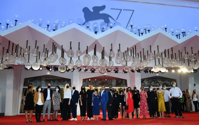 "Nomadland" w reż. Chloe Zhao otrzymał Złotego Lwa na 77. MFF w Wenecji