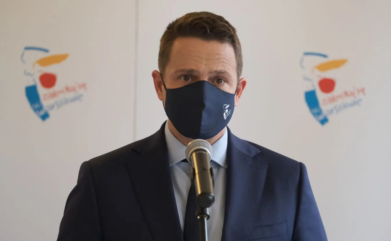 Trzaskowski: W szkołach odbędzie się kolejny Tęczowy Piątek