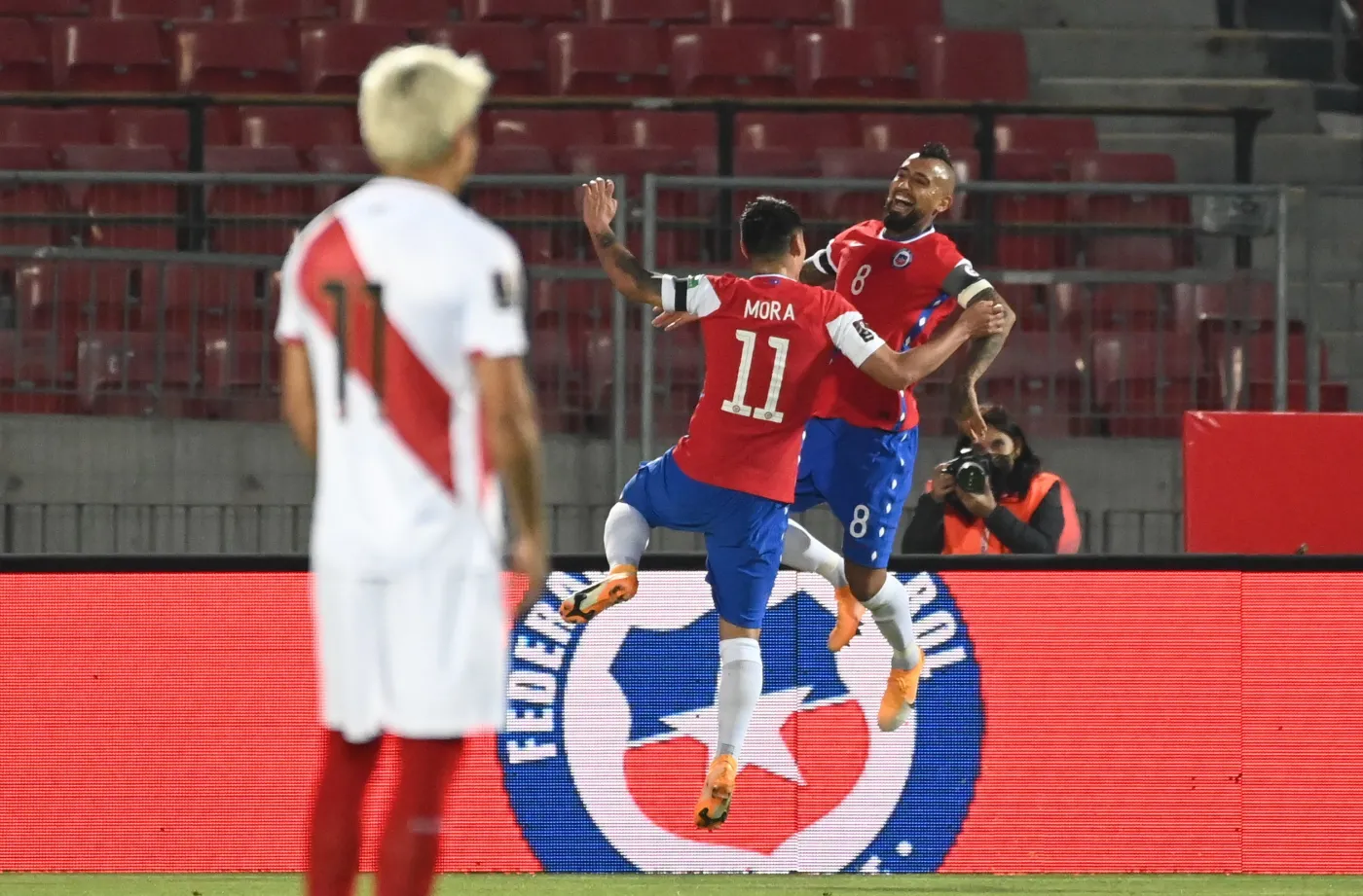 Cudowny gol Arturo Vidala. Wymęczone zwycięstwo Brazylii