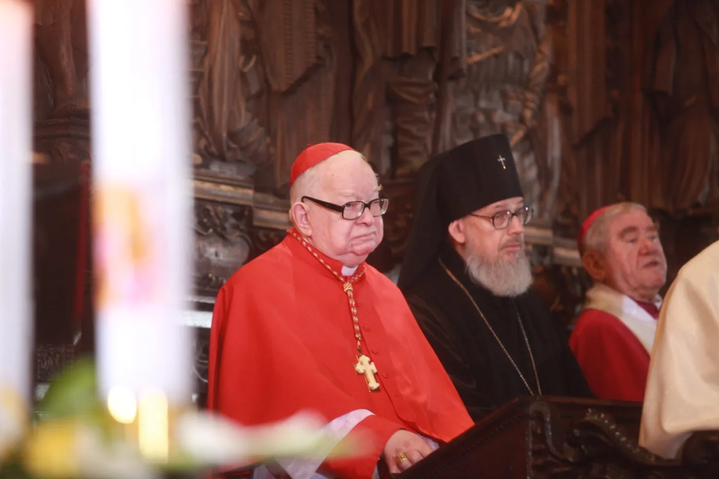 Tajne rozmowy SB z ks. Gulbinowiczem. "Dokumenty nie pokazują biało-czarnego świata"