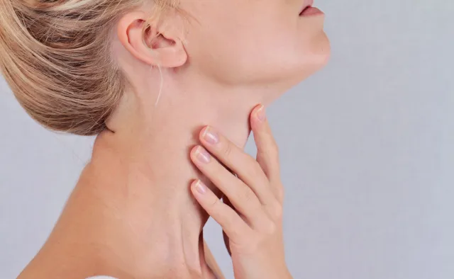 Nie każdy guzek to rak. Jak rozpoznać nowotwór tarczycy i jak go leczyć?