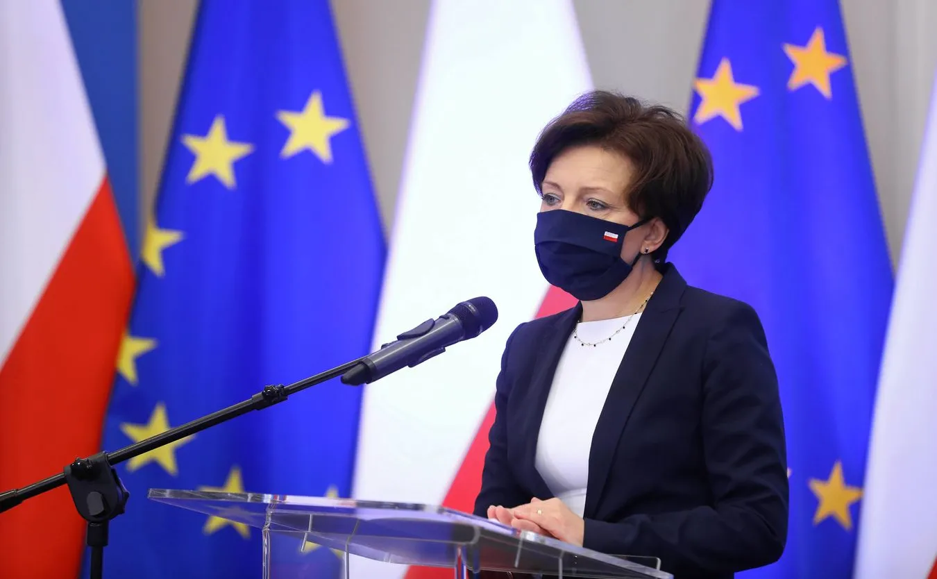 Rząd przedłuża dodatkowy zasiłek opiekuńczy. Maląg zdradza, do kiedy