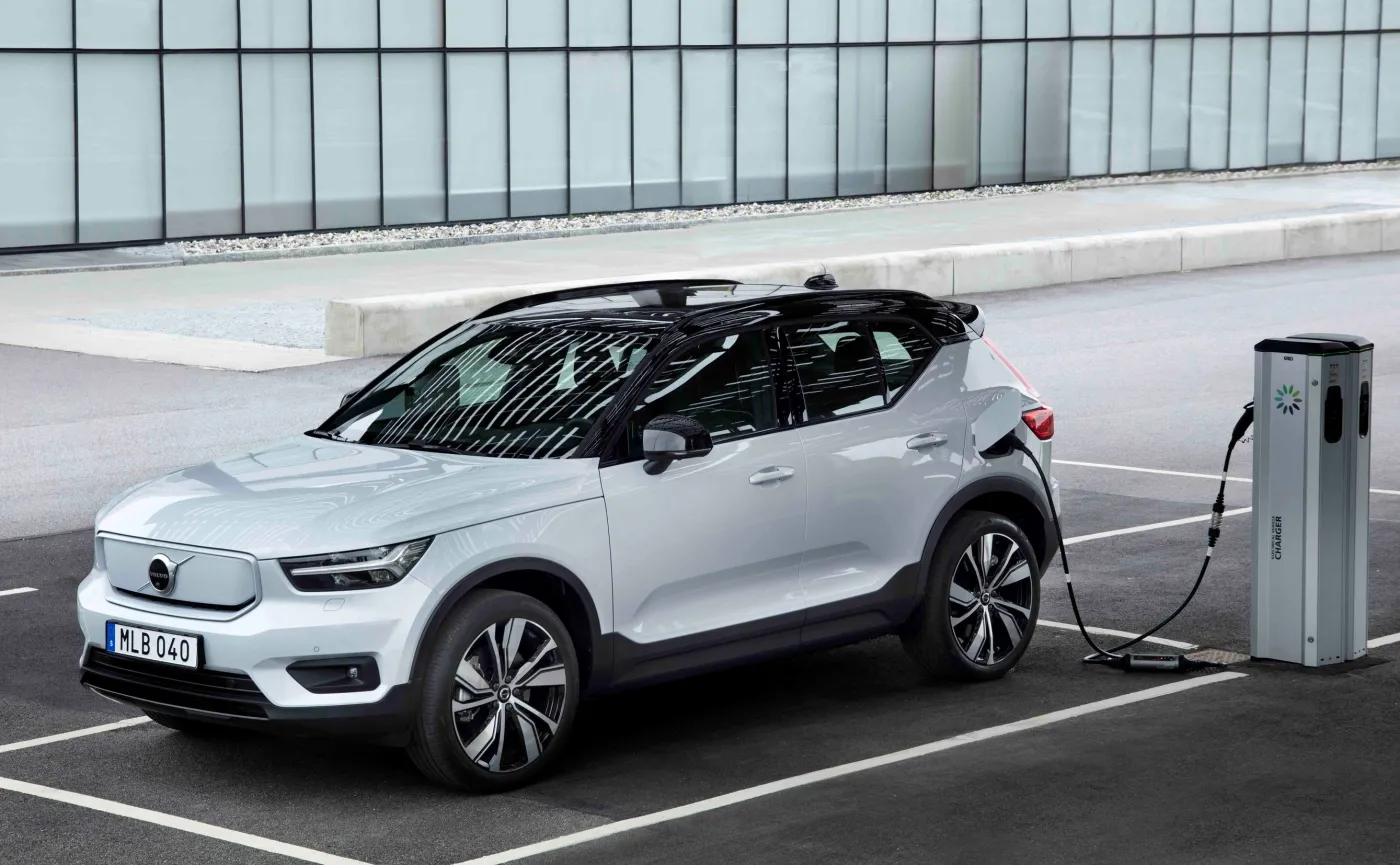 volvo-xc40-recharge-p8-awd-28240570.jpg