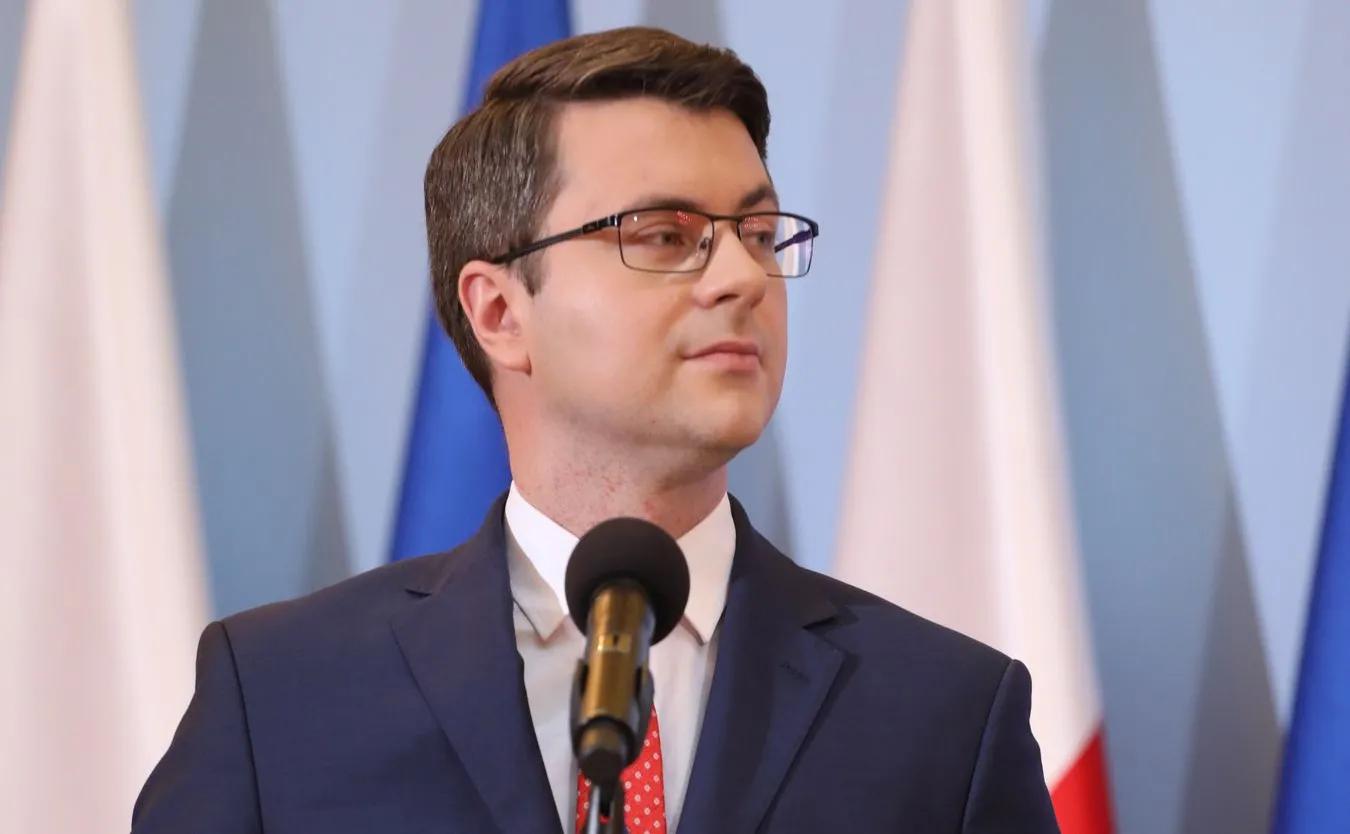 Rzecznik rządu o mandatach: Chodzi o skrócenie procesu nakładania kar