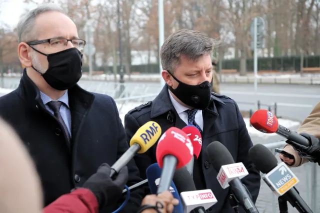 Polska zrezygnowała z zakupu 15 mln szczepionek. Niedzielski wyjaśnia