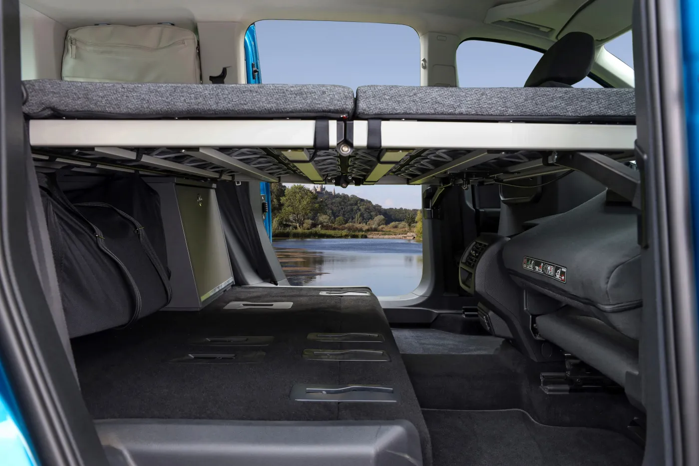 volkswagen-caddy-california-37058082.jpg
