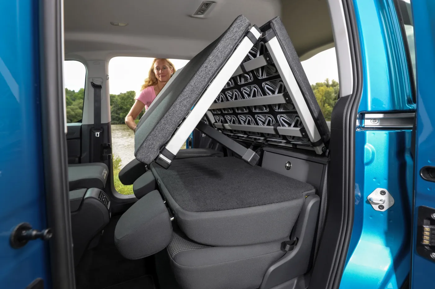 volkswagen-caddy-california-37058097.jpg