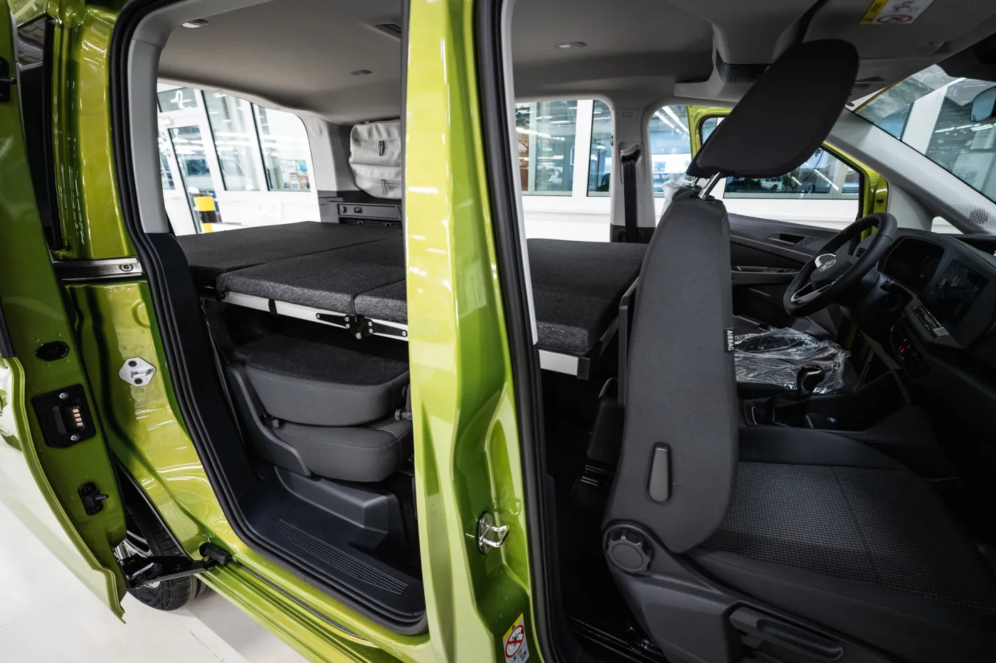 volkswagen-caddy-california-37058022.jpg