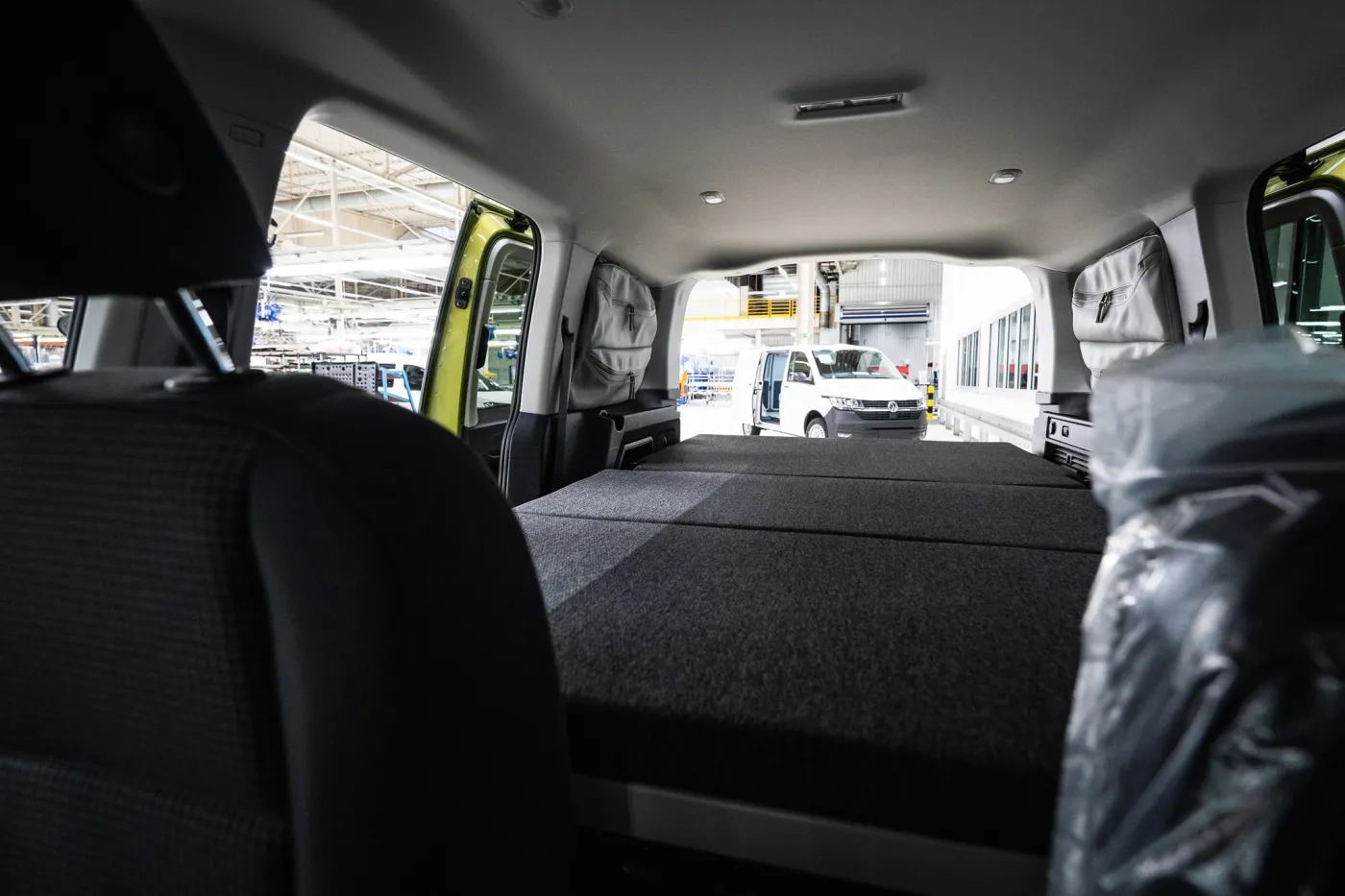 volkswagen-caddy-california-37058032.jpg