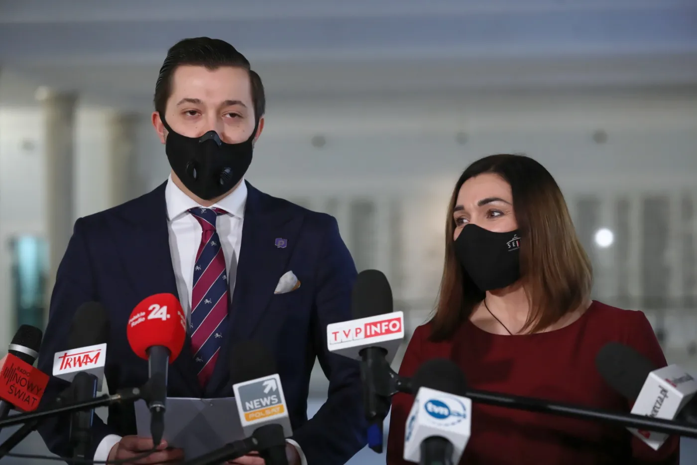 Porozumienie zawiesza i wnioskuje o wyrzucenie z partii 8 członków, w tym 3 posłów 