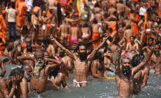 Dramat w Indiach. Obchody hinduistycznego święta skończyły się setkami nowych zakażeń