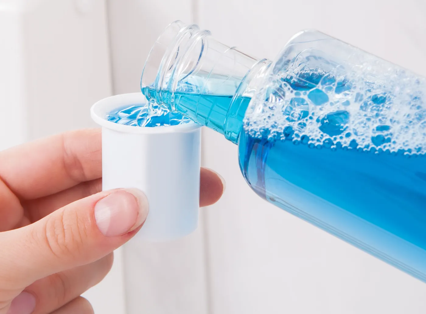 Płyn do płukania ust zwiększa ryzyko raka? Niepokojące dane