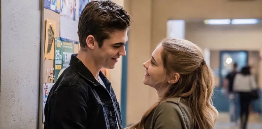 Mira Sorvino i Stephen Moyer w filmie "After. Ocal mnie"