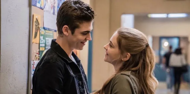 Mira Sorvino i Stephen Moyer w filmie "After. Ocal mnie"