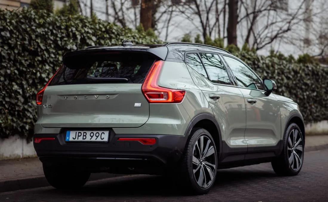 volvo-xc40-recharge-p8-awd-37123955.jpg