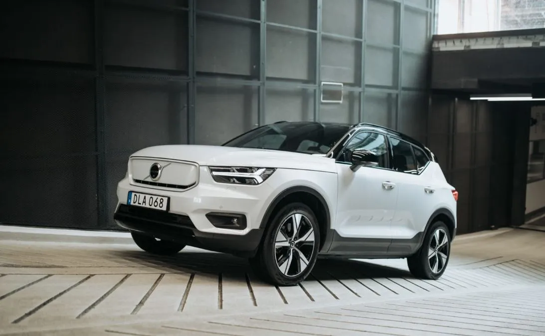 volvo-xc40-recharge-p8-awd-37123960.jpg
