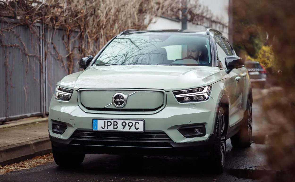 volvo-xc40-recharge-p8-awd-37123970.jpg
