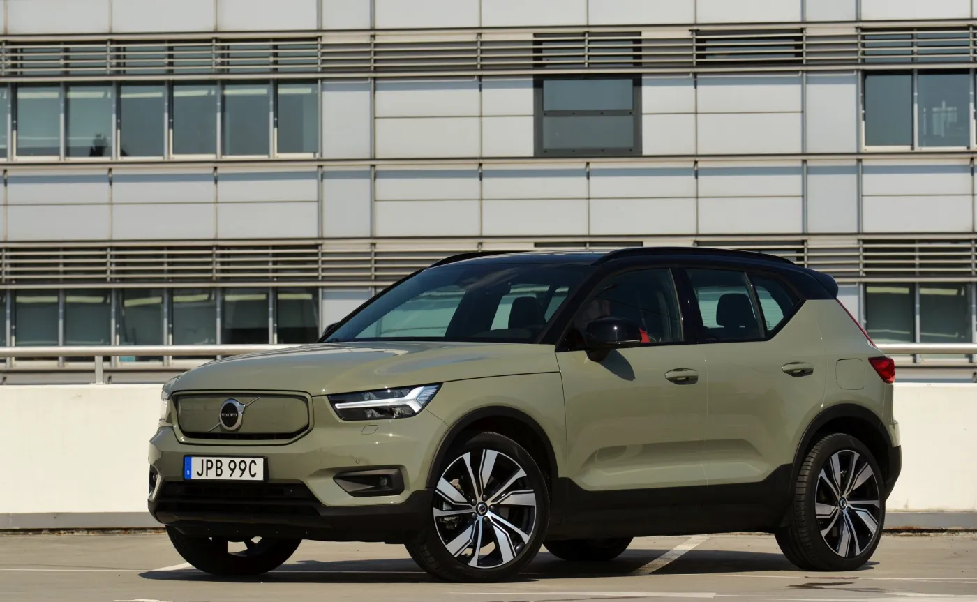 volvo-xc40-recharge-p8-awd-37128514.jpg