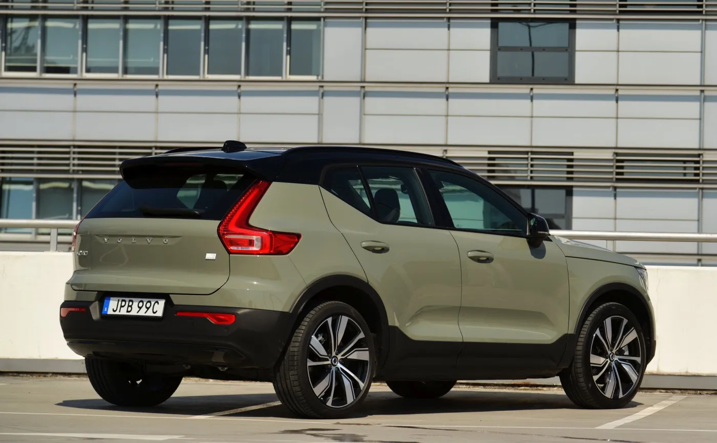 volvo-xc40-recharge-p8-awd-37128524.jpg