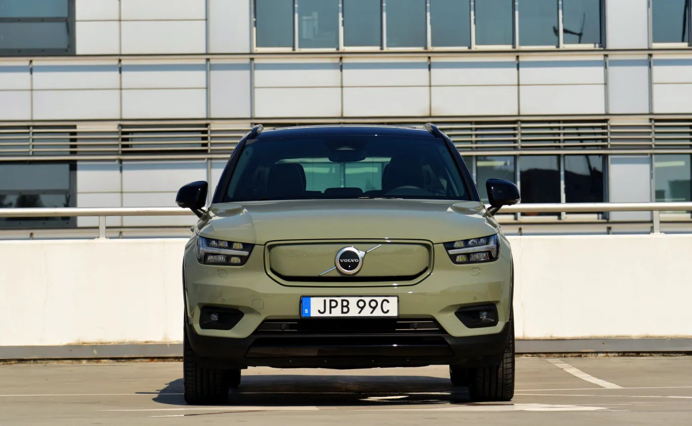 volvo-xc40-recharge-p8-awd-37128530.jpg