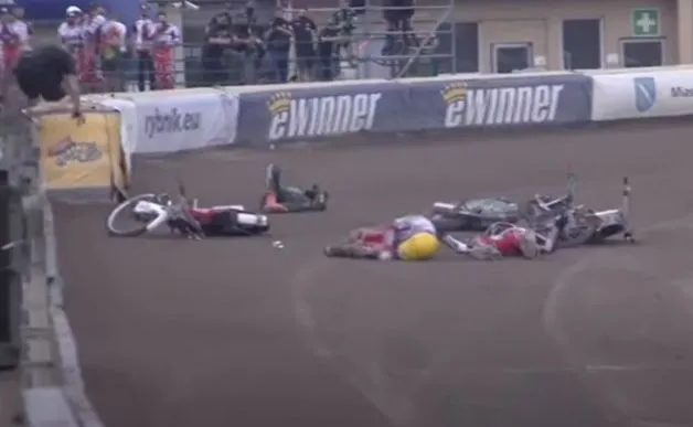 Koszmarny wypadek żużlowców na torze w Rybniku