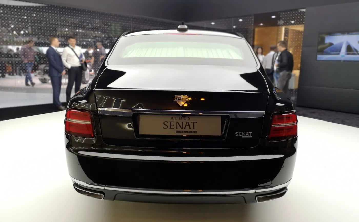 12179051-aurus-senat-limousine-l700.jpg