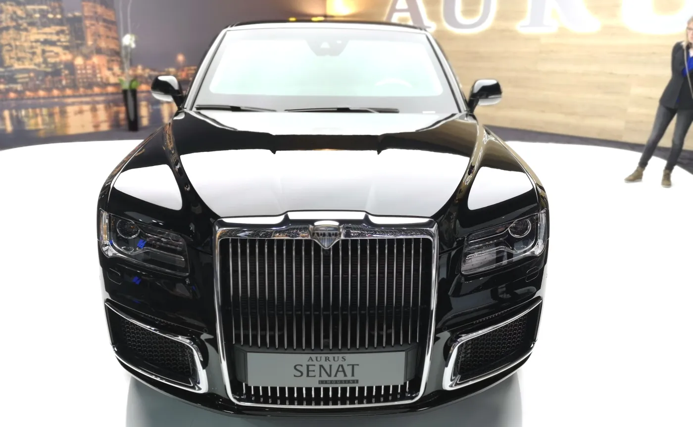 12179243-aurus-senat-limousine-l700.jpg