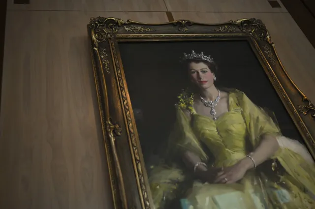 Studenci Oksfordu zdejmują portret królowej Elżbiety II. "Symbol kolonializmu"