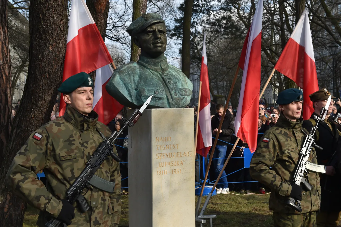 Oplucie pomnika "Łupaszki" przez Vetulaniego. Jest decyzja władz UJ