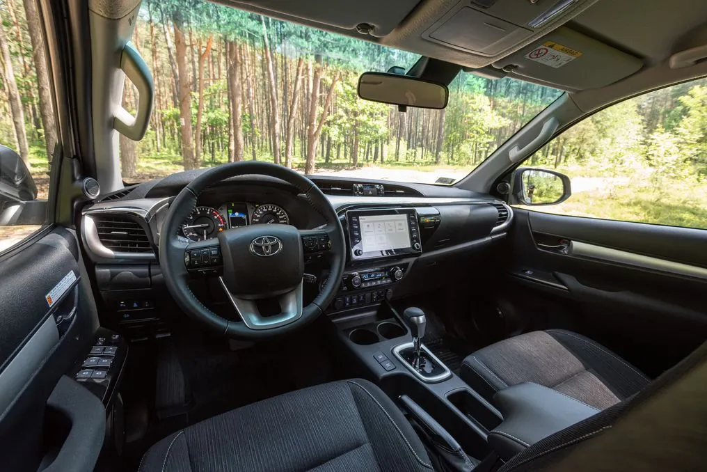 toyota-hilux-arctic-trucks-37198347.jpg