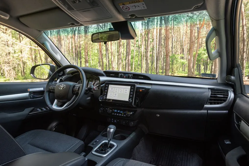 toyota-hilux-arctic-trucks-37198342.jpg