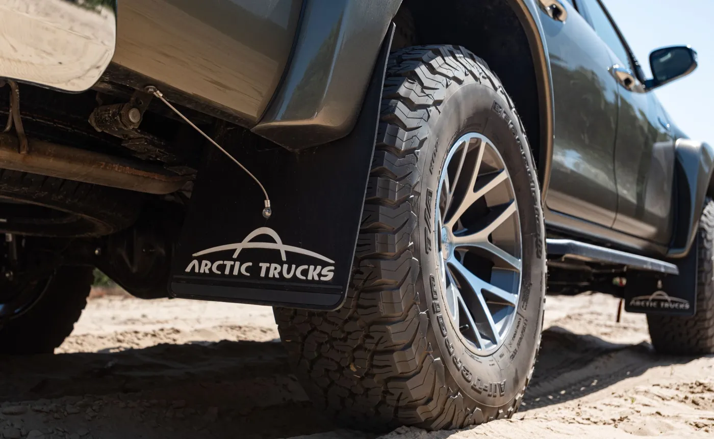toyota-hilux-arctic-trucks-37198362.jpg