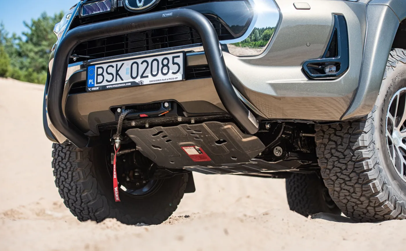 toyota-hilux-arctic-trucks-37198407.jpg