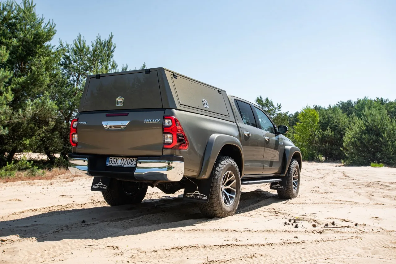 toyota-hilux-arctic-trucks-37198412.jpg