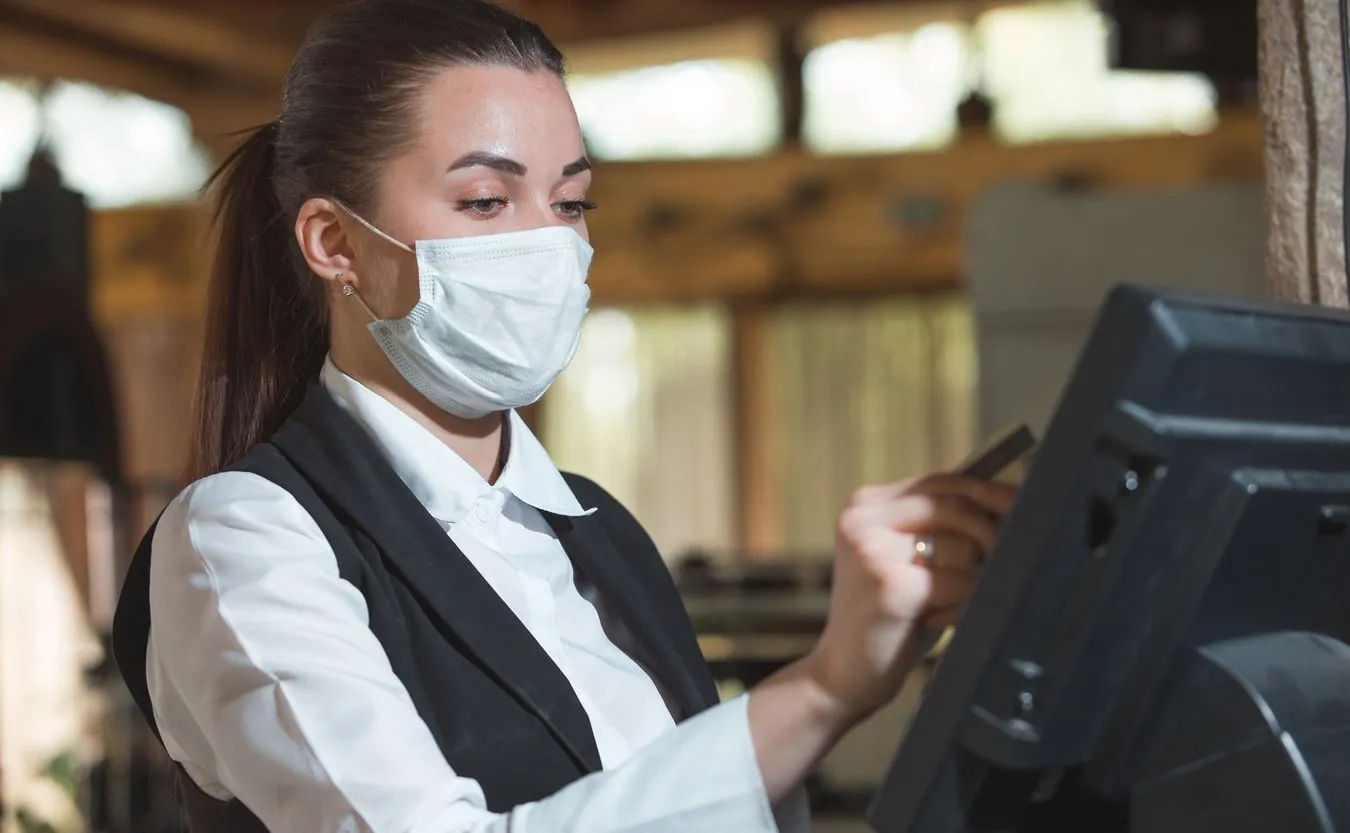 Hotele stoją puste i tęsknią za gośćmi