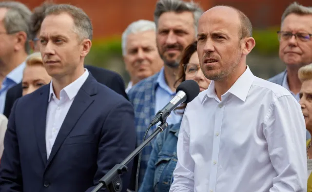 Posłowie KO zadowoleni z wymiany szefa. "Tomczyk nie umiał nas poklepać po plecach"