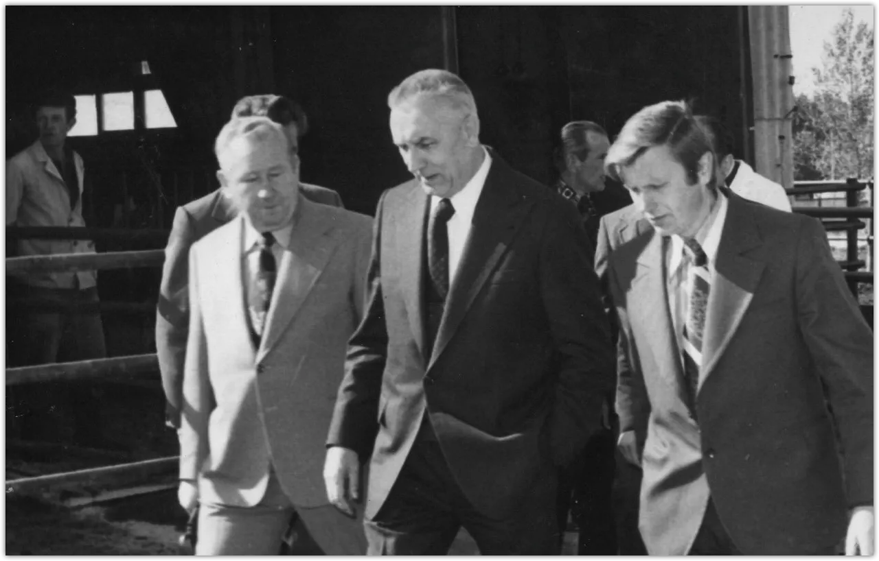 "Aby Polska rosła w siłę, a ludzie żyli dostatniej”... Skąd się brała fascynacja Gierkiem? [WYWIAD]