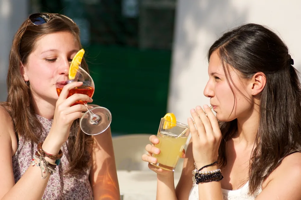 DRUNKOREKSJA - czym jest i dlaczego dotyka głównie młodych ludzi?