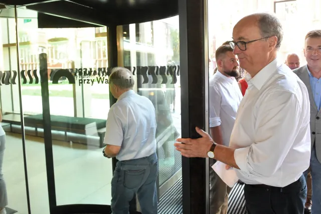 Poseł Lewicy: Minęliśmy strefę turbulencji i lecimy odebrać władzę PiS