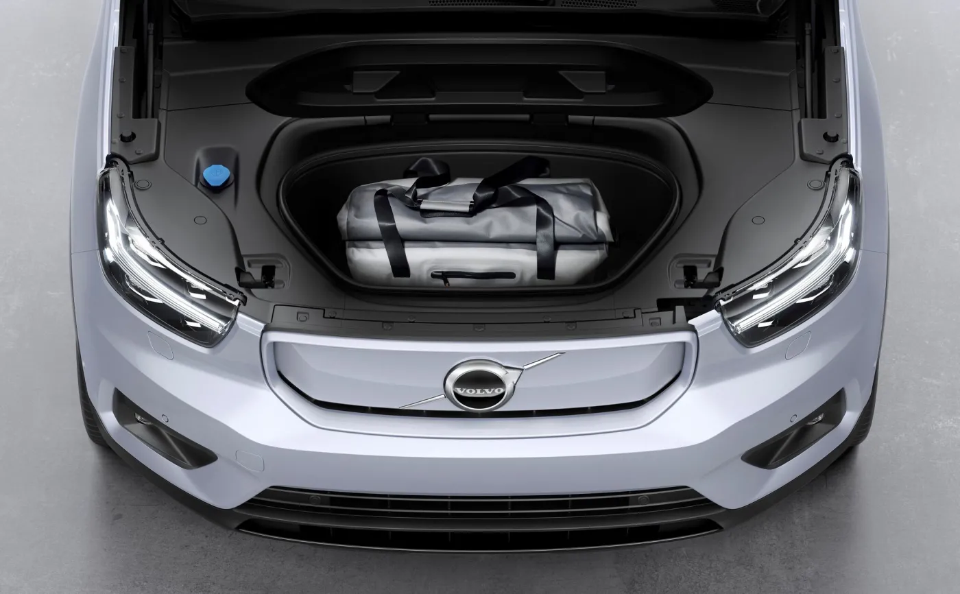 volvo-xc40-recharge-p8-awd-37133025.jpg