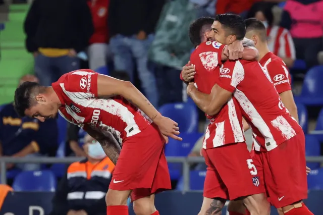 Dwa zabójcze ciosy Suareza i Atletico prowadzi w La Liga