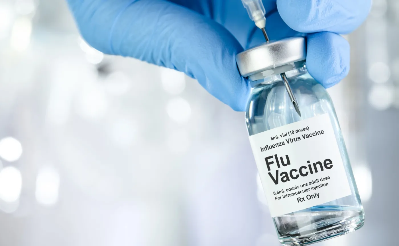 "Pracujemy nad tym, by na grypę można się było szczepić w aptekach". Rośnie liczba infekcji